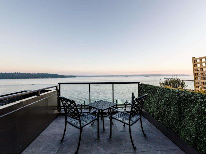 702 - 2090 Argyle Avenue, West Vancouver BC V7V 4R4