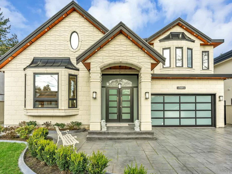 13091 English Place, Surrey BC V3W 5W9
