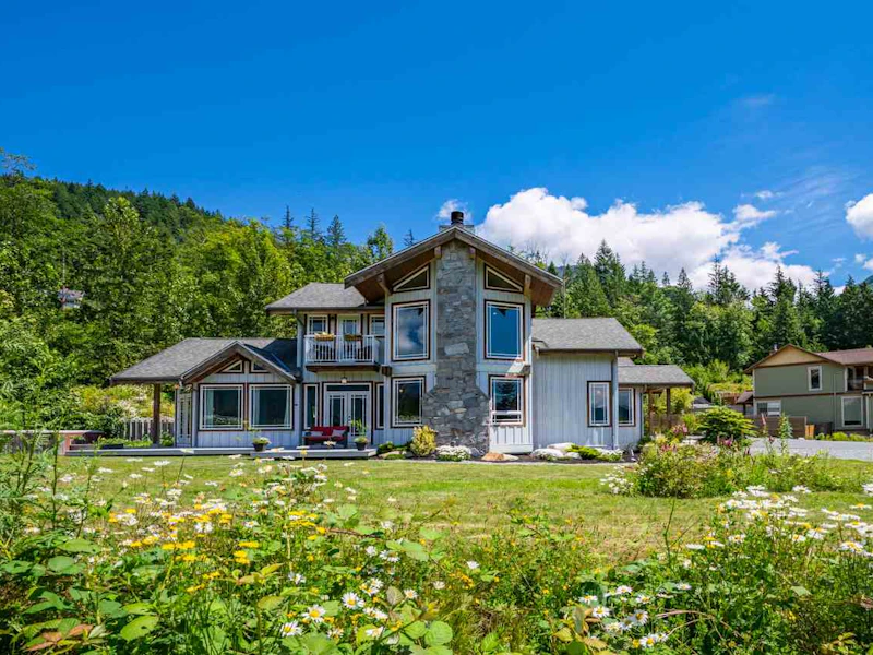 909 Thistle Place, Squamish BC