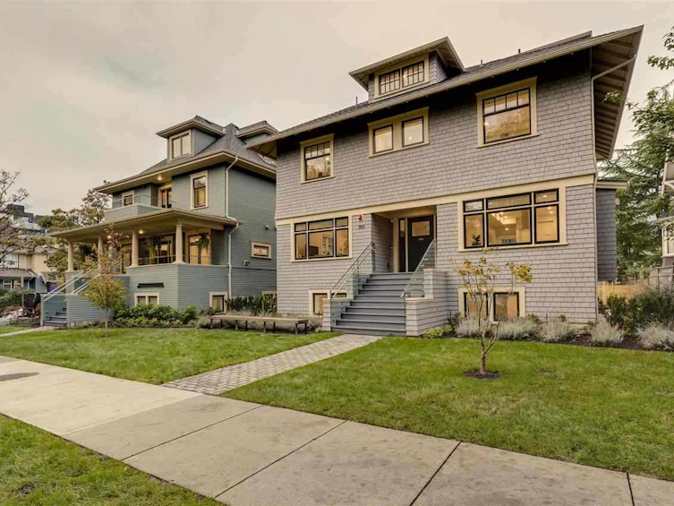 2858 Yukon Street, Vancouver, BC, V5Y 3R2