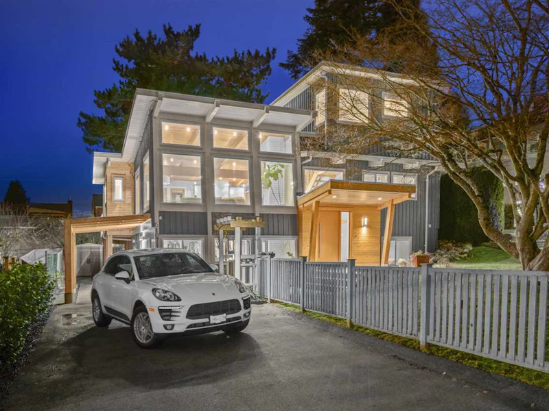 1071 Kent Street, Surrey BC V4B 4T2