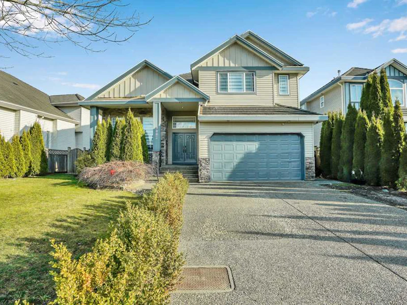 9002 141a Street, Surrey BC V3V 8E1