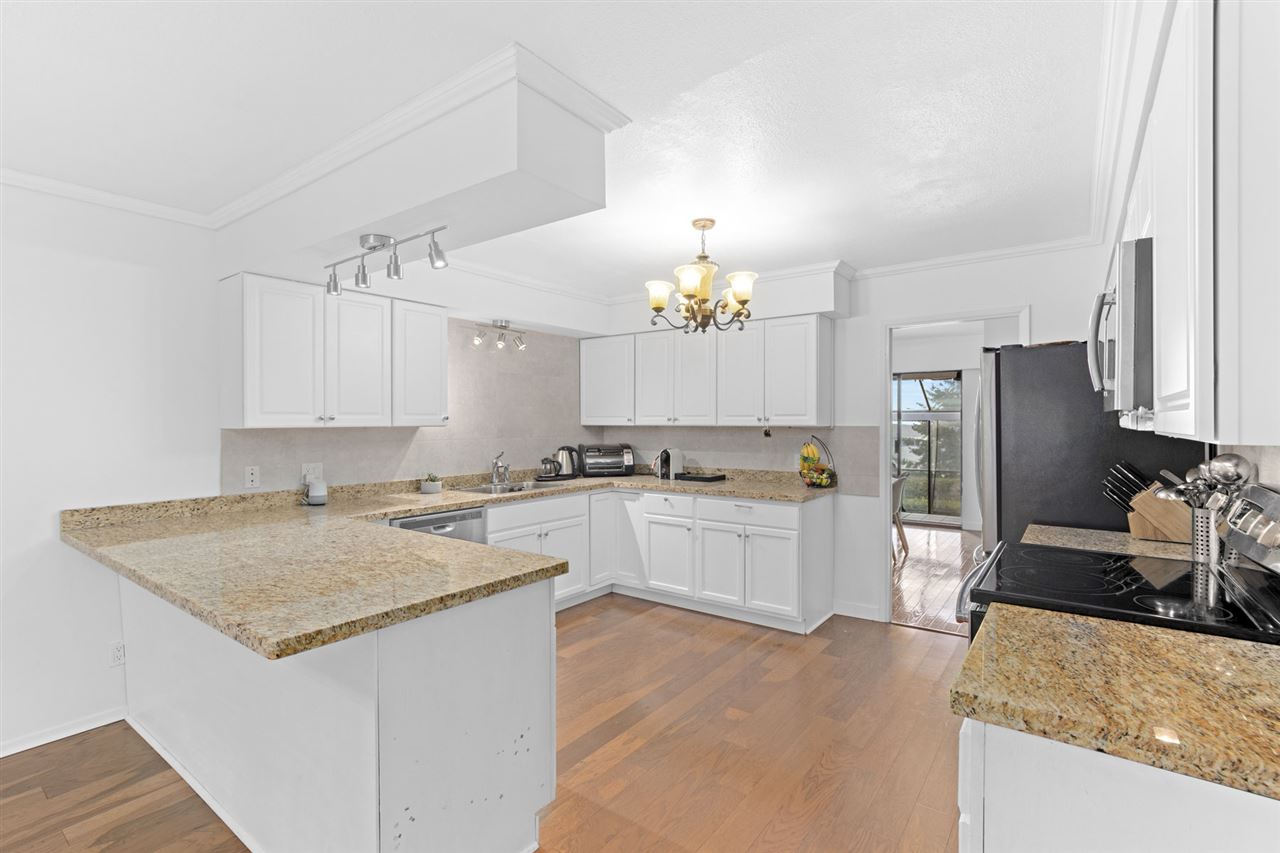 6-2206 Folkestone Way, West Vancouver, BC, V7S 2X7