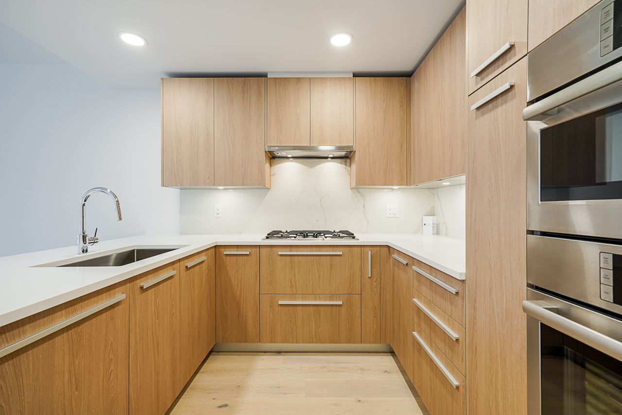 306-2780 Valley Centre Avenue, North Vancouver, BC, V7J 0C4