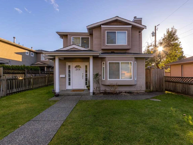 249 W 19th Street, North Vancouver BC V7M 1X6