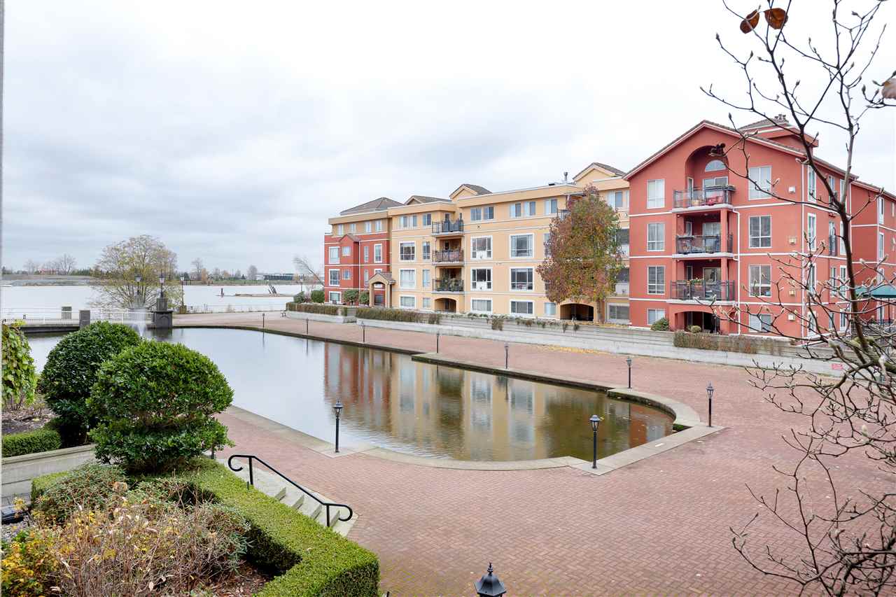 214-2 Renaissance Square, New Westminster, BC, V3M 6K3