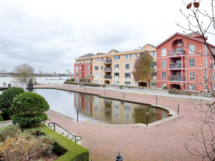 214-2 Renaissance Square, New Westminster, BC, V3M 6K3