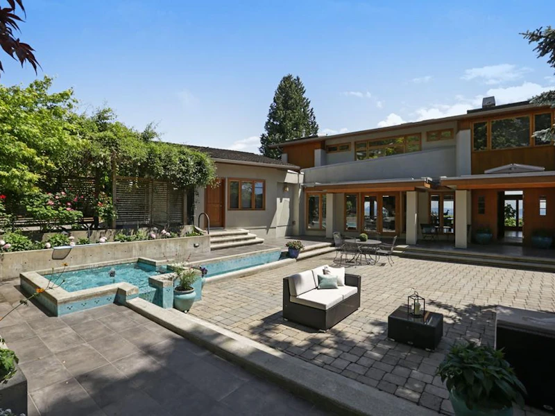 2596 Queens Avenue, West Vancouver BC V7V 2Y8