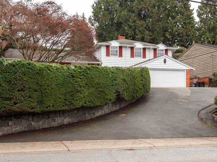 970 11th Street, West Vancouver, BC, V7T 2M3