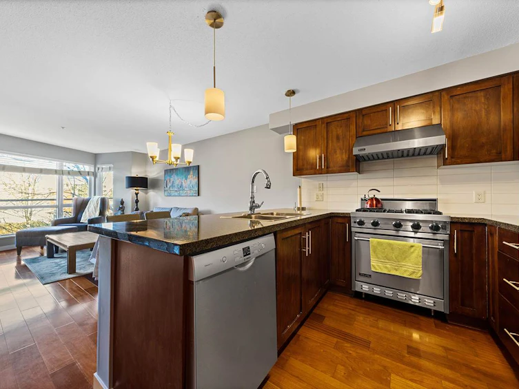 650 W 6th Avenue, Vancouver, BC, V5Z 1A3