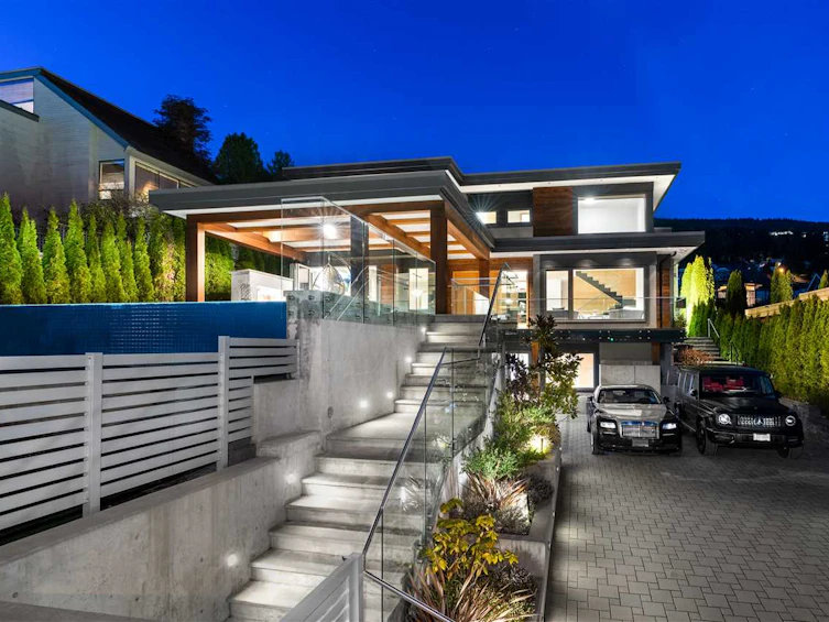 2545 Mathers Avenue, West Vancouver, BC, V7V 2J2