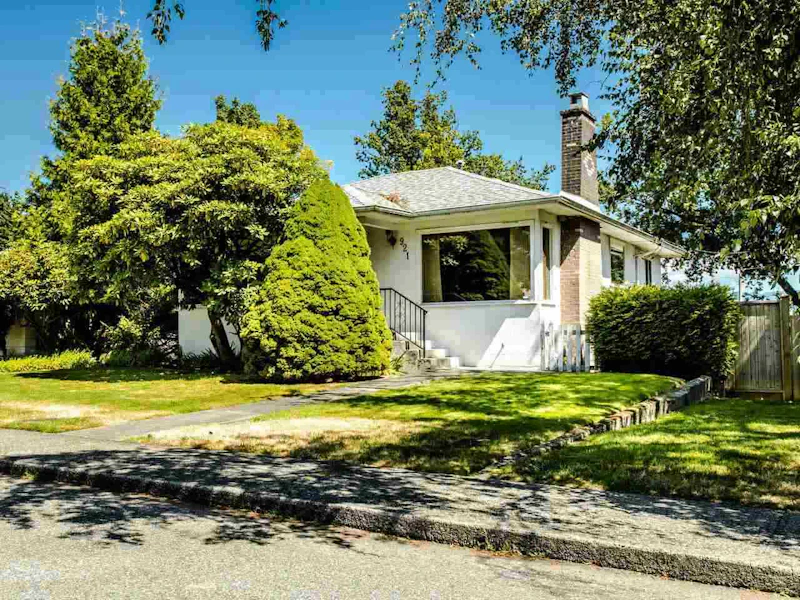 921 Chilliwack Street, New Westminster BC V3L 4V6