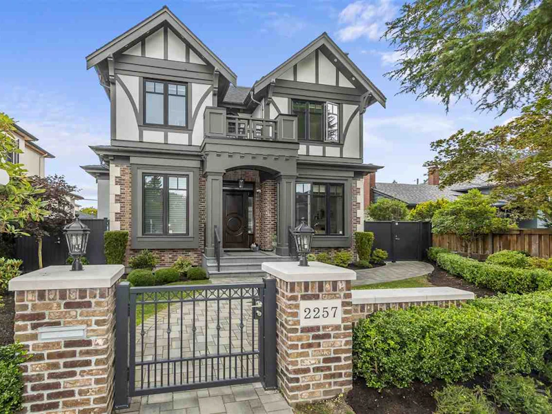 2257 Mcmullen Avenue, Vancouver BC V6L 2E2