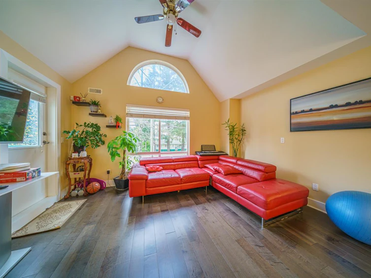 605-10082 132 Street, Surrey, BC, V3T 5V3