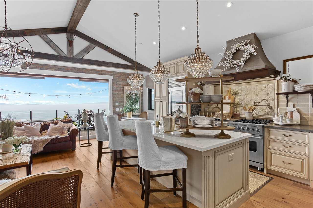 15230 Victoria Avenue