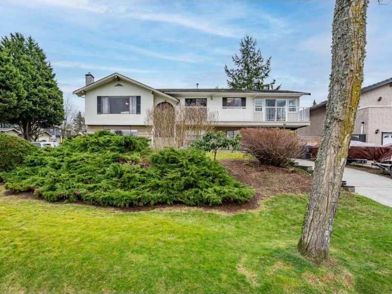5894 181a Street, Surrey BC V3S 4T2