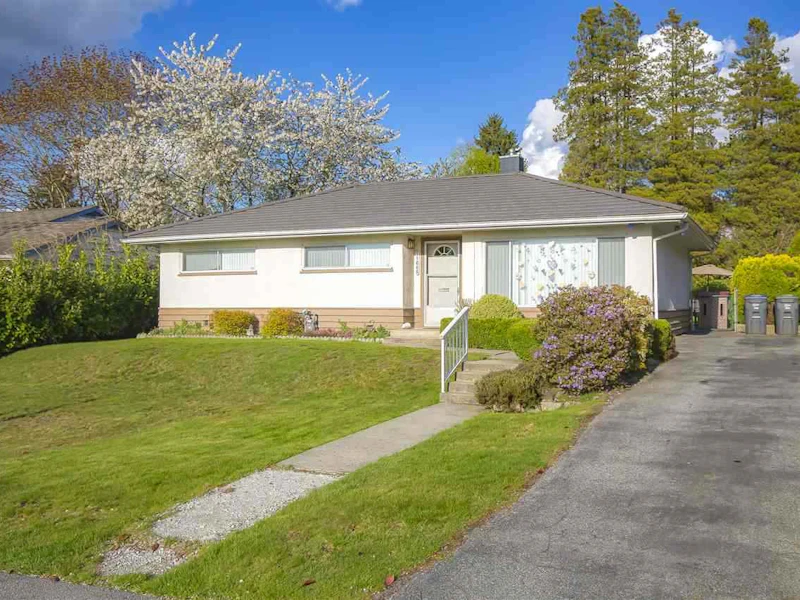 11068 135a Street, Surrey BC V3R 3A4