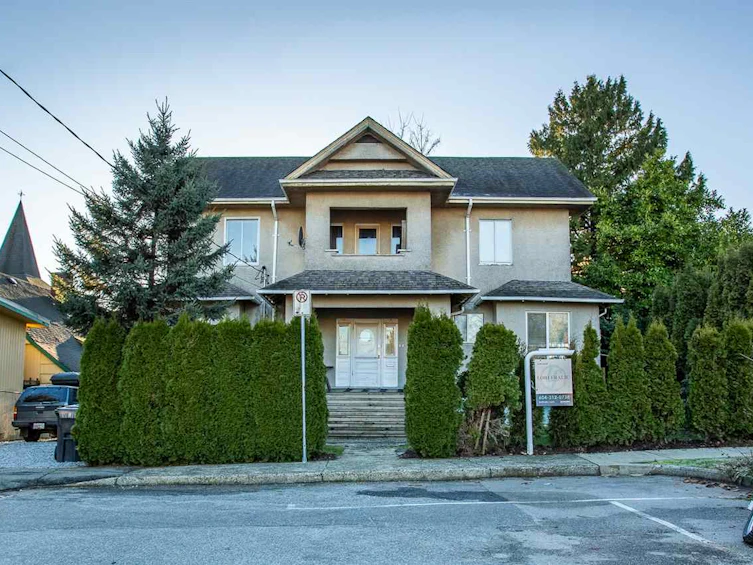 613 Robson Avenue, New Westminster, BC, V3M 1M8