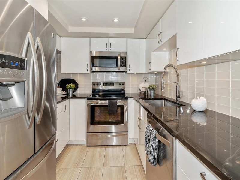 704 - 850 Burrard Street, Vancouver BC V6Z 2J1