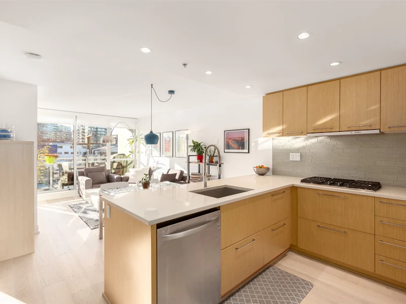 402 - 1680 W 4th Avenue, Vancouver BC V6J 0B7