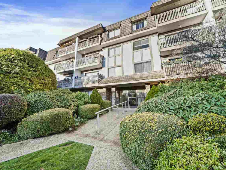 204-236 W 2nd Street, North Vancouver, BC, V7M 1C6