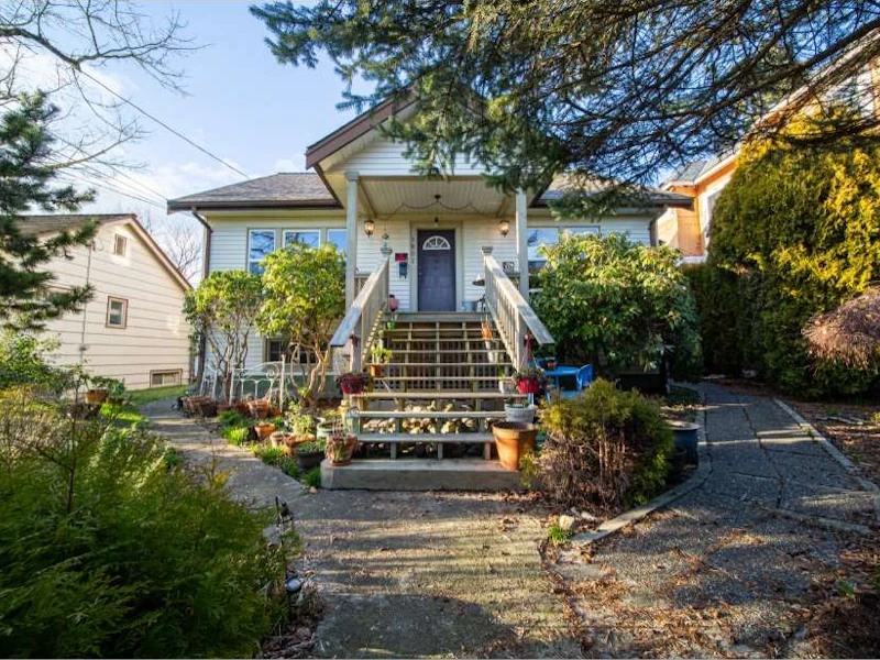 1807 Eighth Avenue, New Westminster BC V3M 2S9