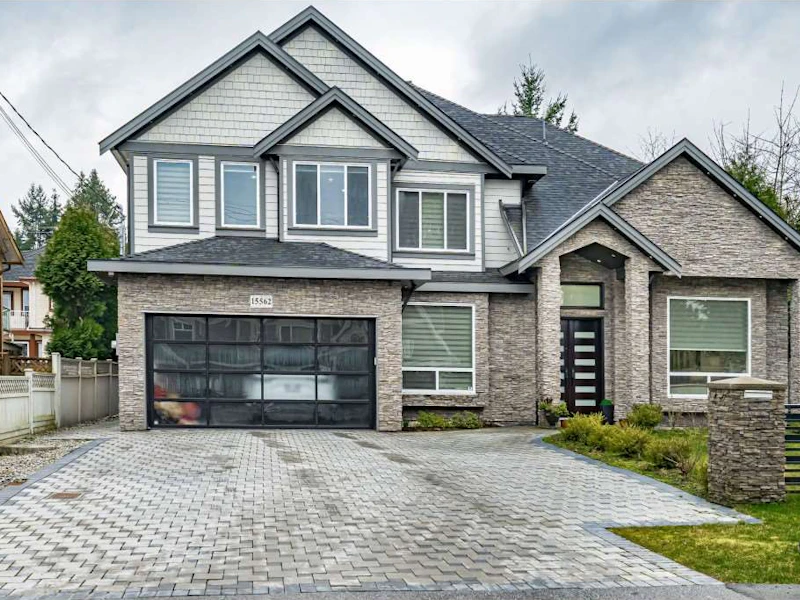 15562 104a Avenue, Surrey BC V3R 1R4
