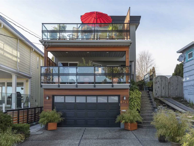 843 Parker Street, Surrey, BC, V4B 4R3