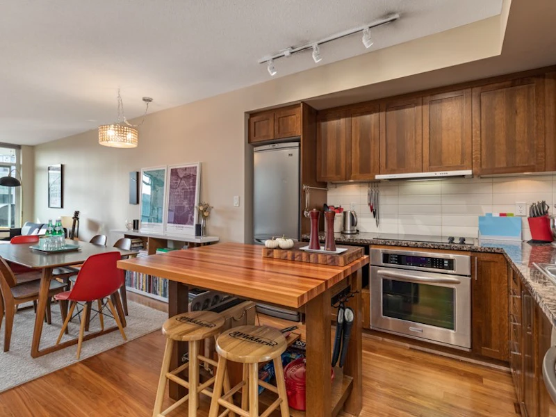 708 - 2228 W Broadway Street, Vancouver BC V6K 0B1