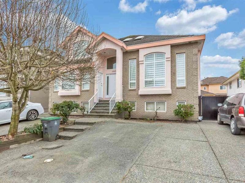 12628 68th Avenue, Surrey BC V3W 1G4