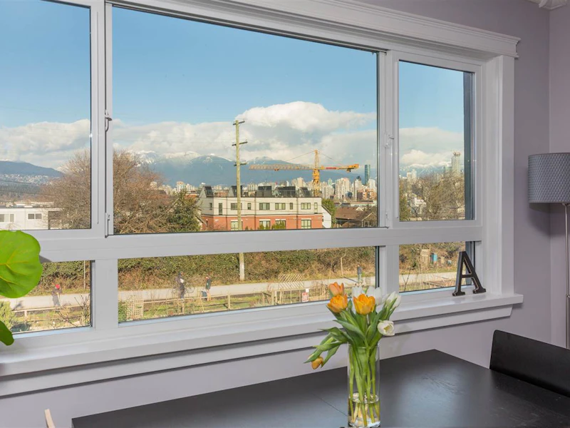 326 - 1990 W 6th Avenue, Vancouver BC V6J 4V4