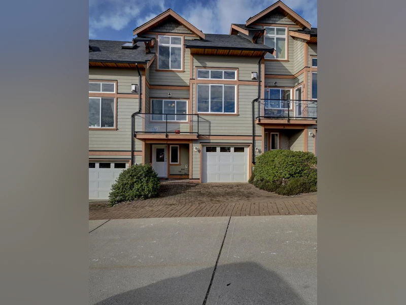 7 - 728 Gibsons Way, Gibsons BC