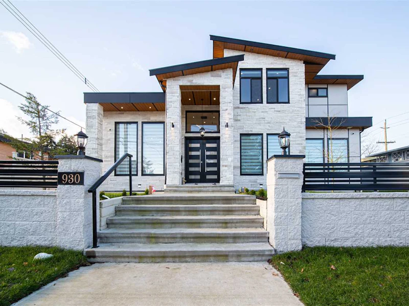 930 Tenth Street, New Westminster BC V3M 4A7