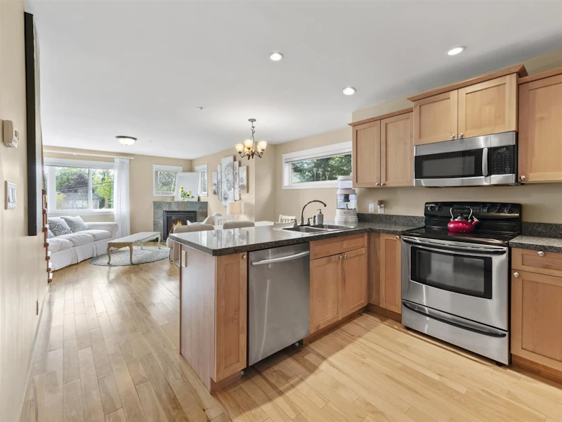 4 - 728 Gibsons Way, Gibsons BC