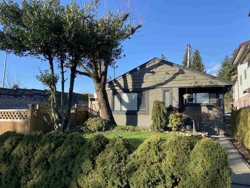3407 Napier Street, Vancouver BC V5K 2X5