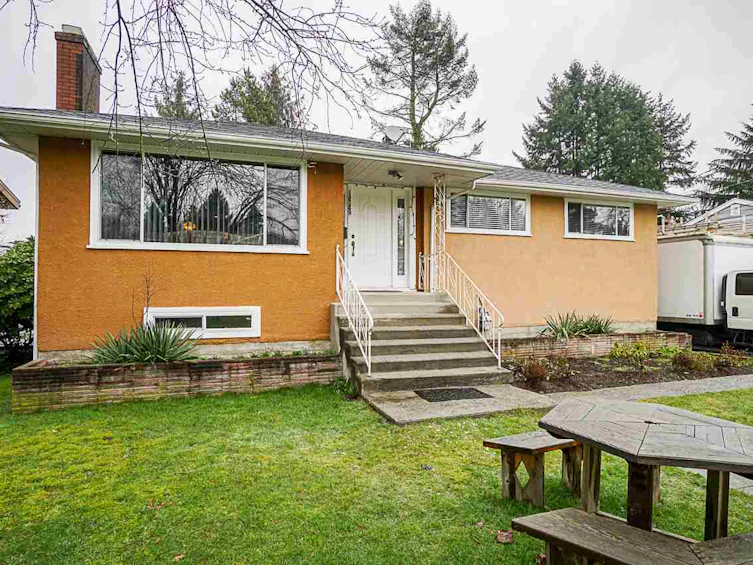 13729 111a Avenue, Surrey, BC, V3R 2C8