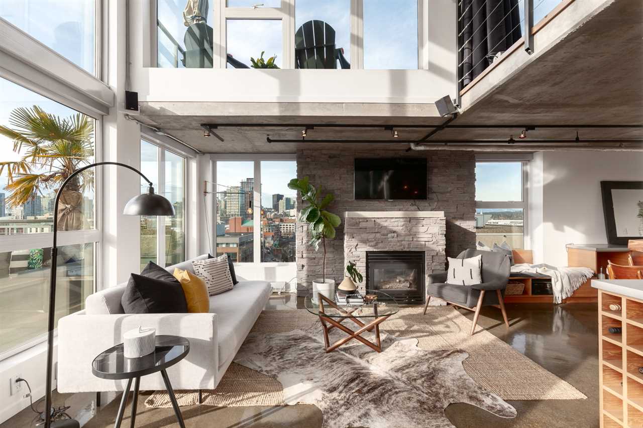 1002 289 Alexander Street  