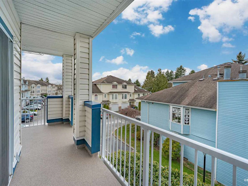 219 - 13918 72nd Avenue, Surrey BC V3W 0T4