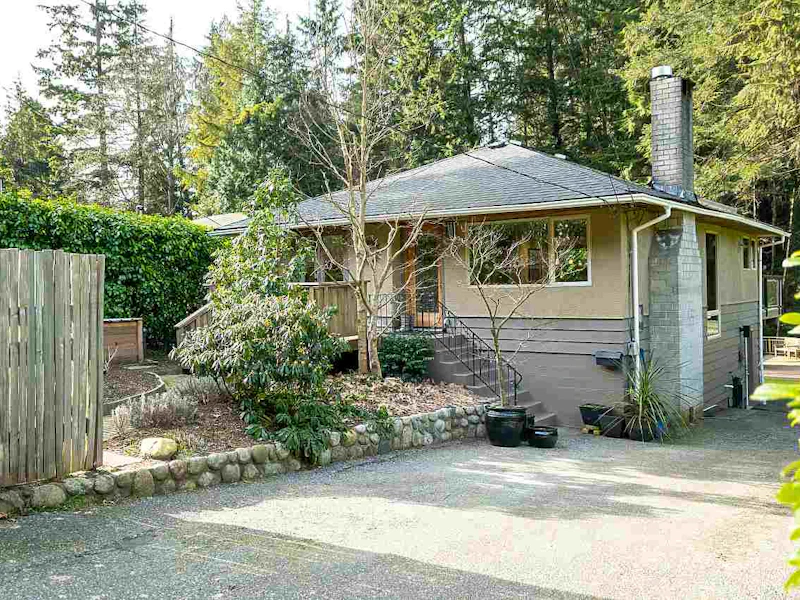 1935 Parkside Lane, North Vancouver BC V7G 1X4