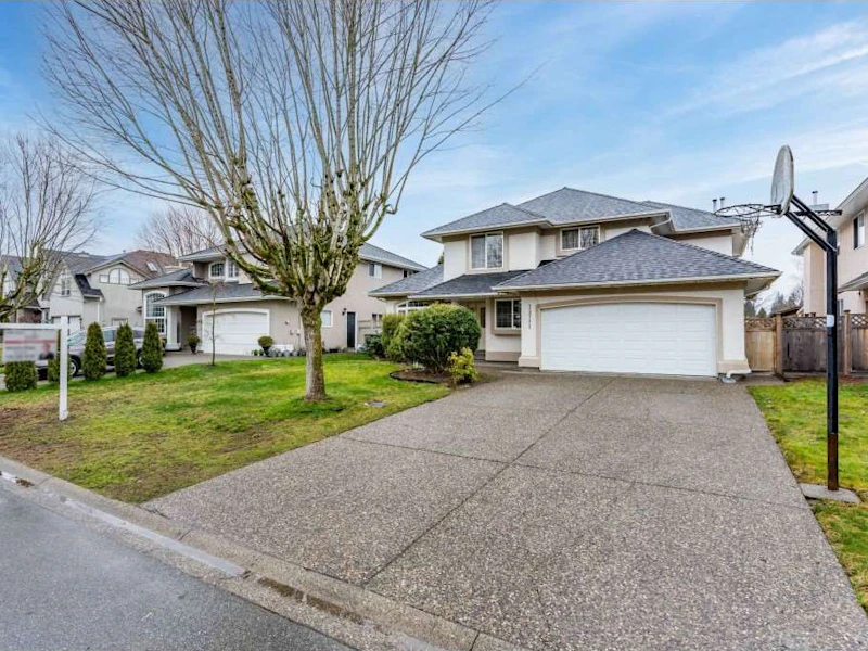 15711 109a Avenue, Surrey BC V4N 4T6