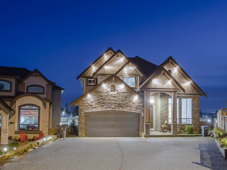 5327 188a Street, Surrey, BC, V3S 7C3