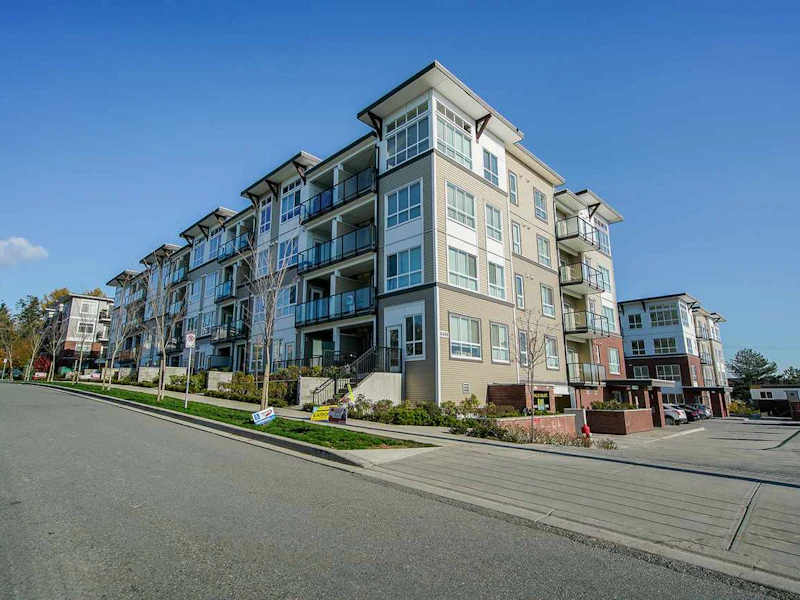 304 - 6438 195a Street, Surrey BC