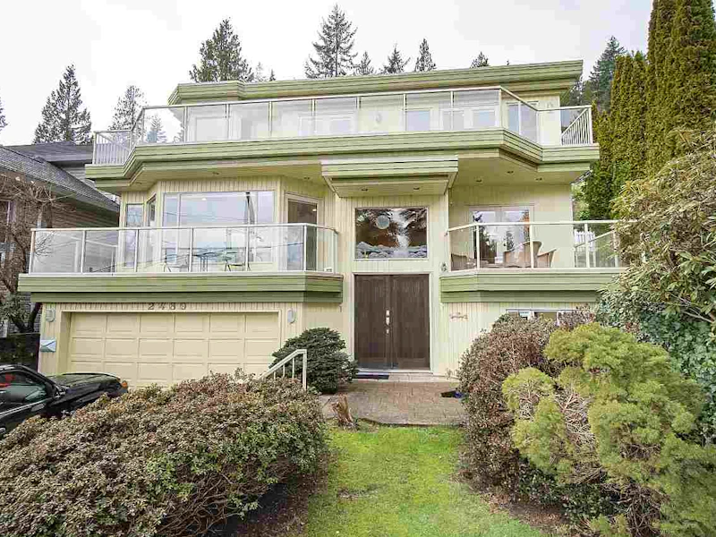 2489 Caledonia Avenue, North Vancouver BC V7G 1T8