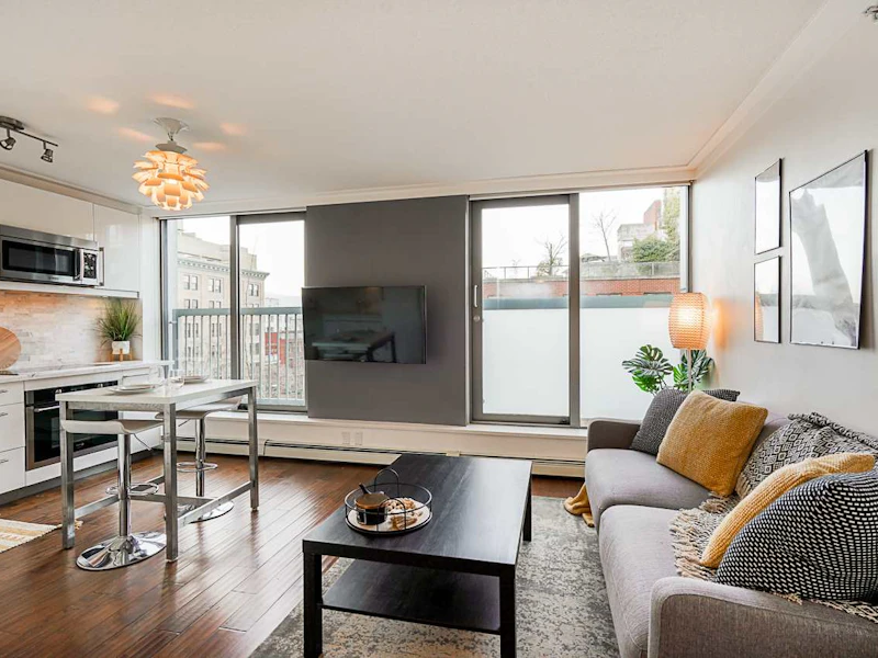 607 - 66 W Cordova Street, Vancouver BC V6B 0L2