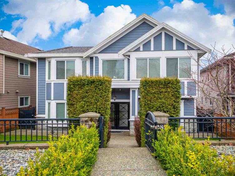 6982 Broadway, Burnaby, BC, V5B 2Z1
