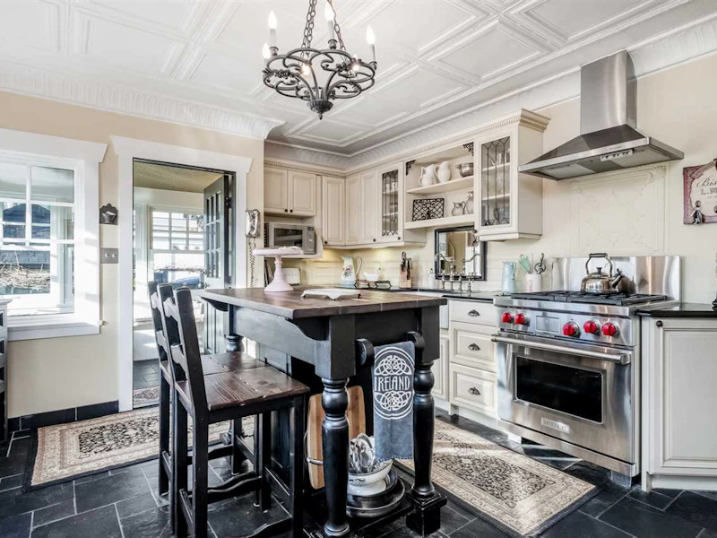 338 W 25th Street, North Vancouver BC V7N 2G1