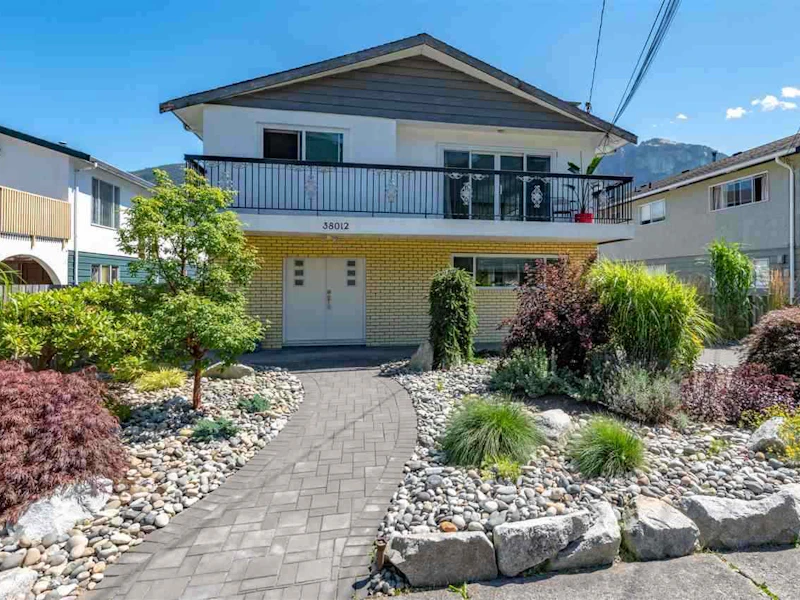 38012 Fifth Avenue, Squamish BC V8B 0J7