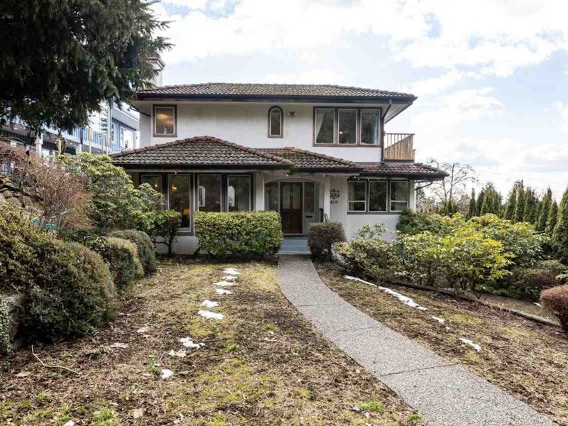 419 E 18th Street, North Vancouver BC V7L 2Y1