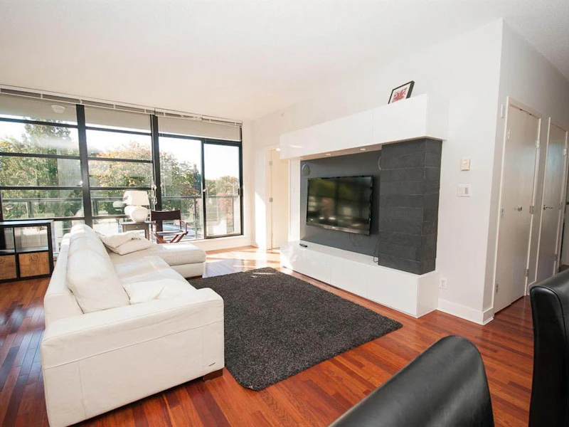 401 - 2828 Yew Street, Vancouver BC V6K 4W5