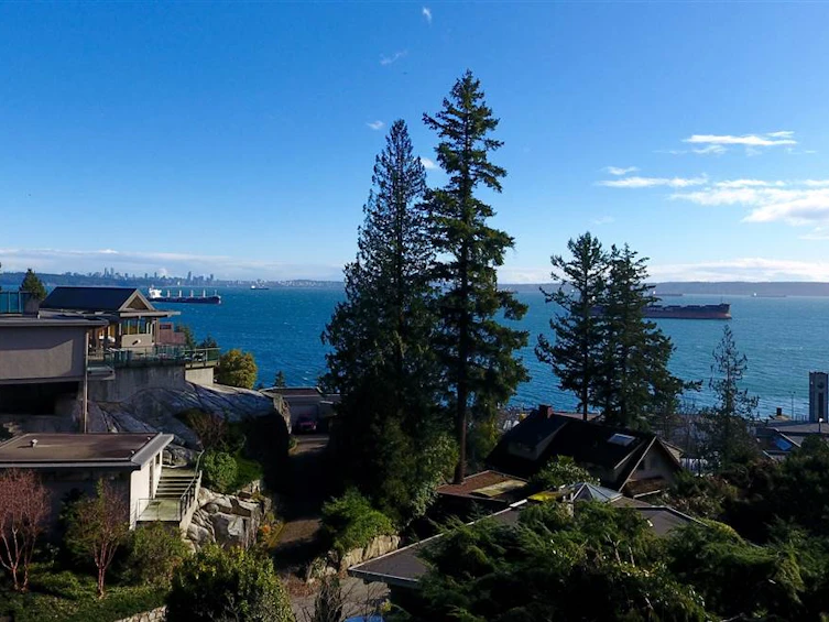 4170 B Rose Crescent, West Vancouver, BC, V7V 2N8